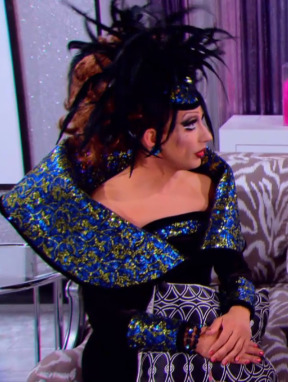 theofficialcunt: molestialseasonings:  Why does Bianca ALWAYS sit with a pillow?        She said in an interview awhile back that she sat with a pillow to prevent herself from strangling the other queens 😂 