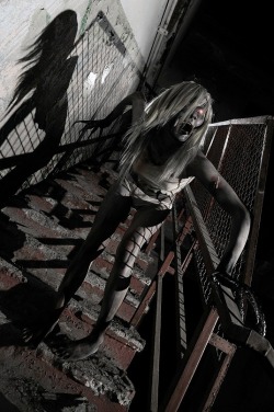 roaringscream:  Left 4 Dead: The Witch Cosplay