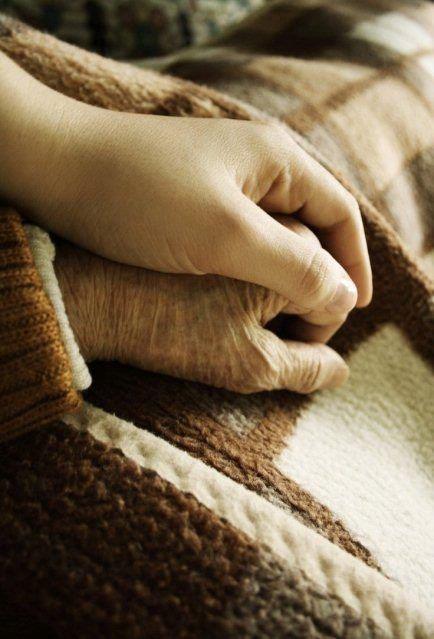 hamszohor:  من كانت له أم فليتدراك مابقي مِن عمرِهآ