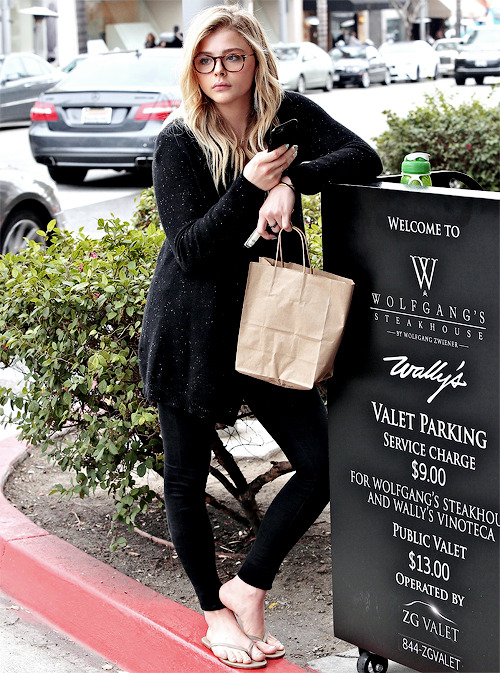 Gotta have Chlomo — Chloë Grace Moretz leaving a nail salon in