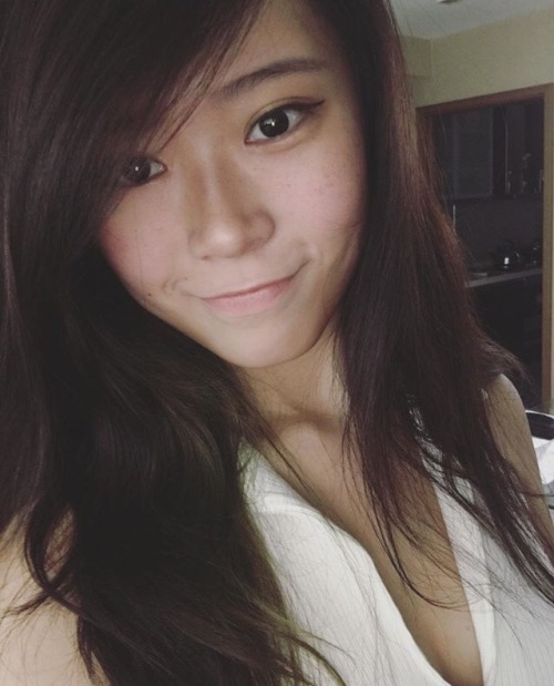 sgmirrorselfie: anyone mind sharing her ig pls :)