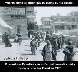 humorhistorico:  Antes de la invasión de Europeos sionistas en los años 40, Palestina era un prospero con muchas religiones y libertades.Y aunque estaban bajo protectorado británico y los Palestinos tenían excelentes relaciones con Gran Bretaña,