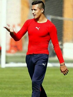 footbulging:  Alexis Sánchez  Bulge Of The Year 2016  28 votes /  22 %