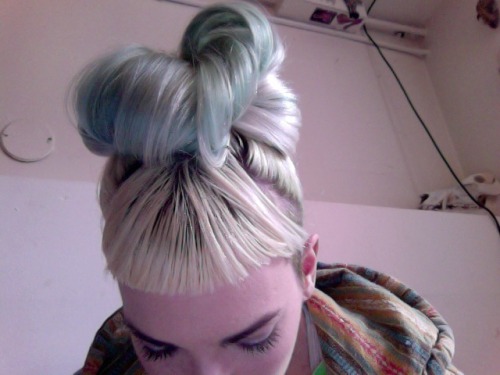 unexpectedinstincts:  crunchwrapmistress:  unbear:  Good hair: updo edition  5th one omg hannaaaaah  I think I love her.