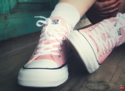 cherryredtoes:  Converse…..