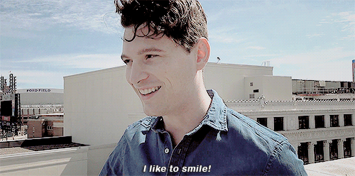 daniellatlas: Bryan Dechart likes to smile, everybody. He wants you to smile too! Ahh