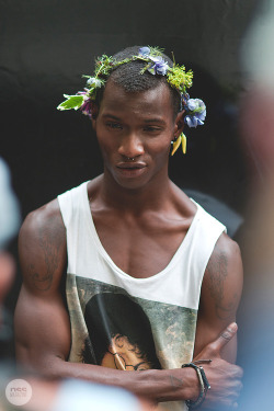 thechronicleofshe:  BOYS IN FLOWER CROWNS