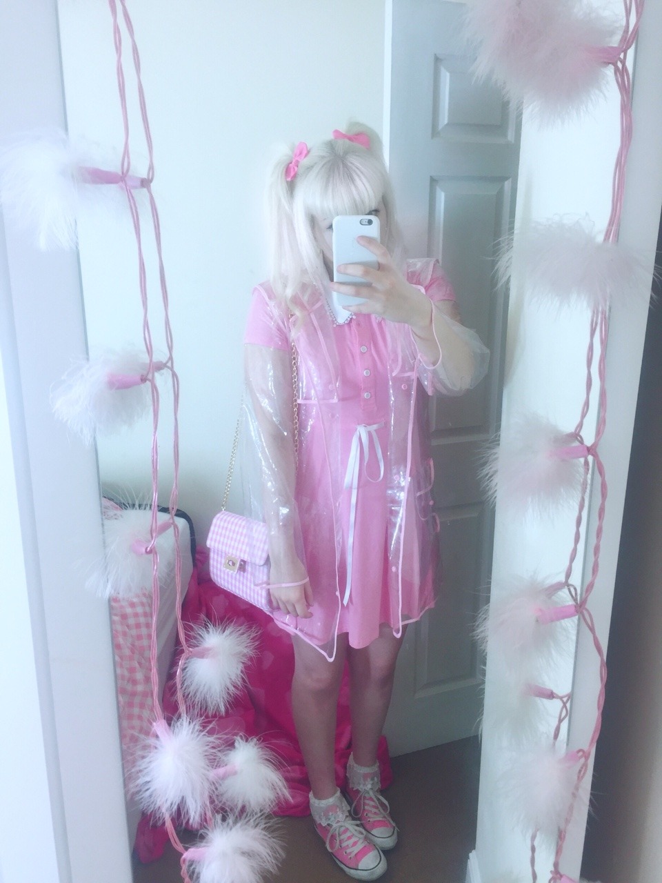 brat-grrl2:  pink 2 make the boys wink