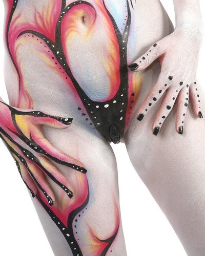 Nude bodypaint from American bodypaint artist and metal sculptor John L. DeMike,