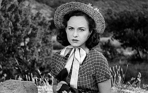 classicfilmblr:Paulette Goddard in Modern Times (1936) dir. Charles Chaplin