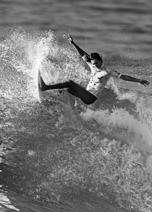 surfing-girls:  Surf Girl http://surfing-girls.tumblr.com/