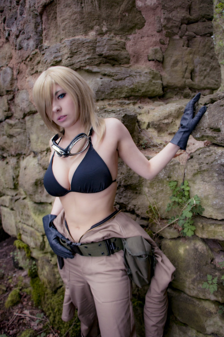 hotcosplaychicks:  Eva Cosplay - MGS3 by AlexBlacklight   Check out http://hotcosplaychicks.tumblr.com