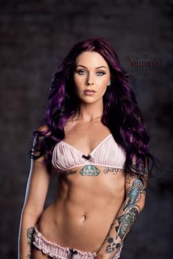 ilovetattoogirls:  Kristen Leanne 