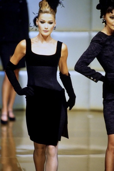 Running Away Bongo — Carla Bruni for Valentino, Fall Couture 1995