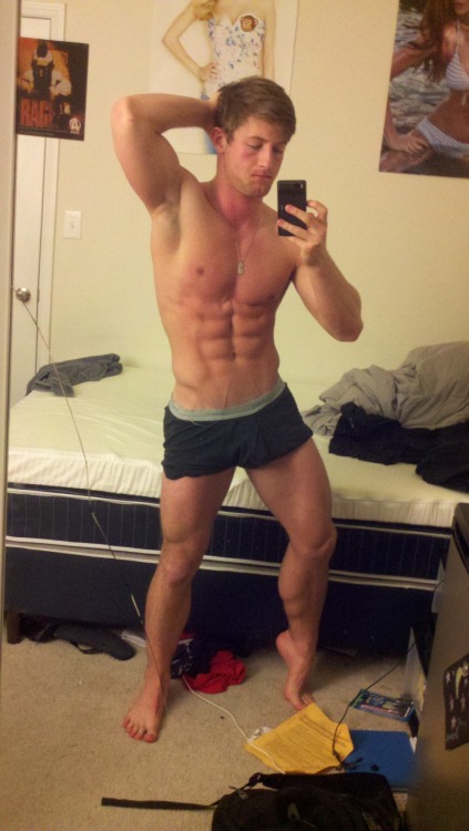 thebottomboy:  This guy is perfect. his legs are awesome… 