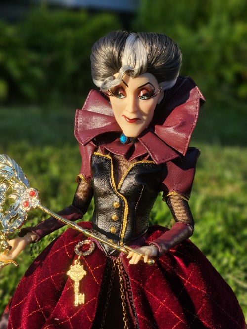 Doll Pictured: Disneystore Limited Edition Midnight Masquerade Lady Tremaine