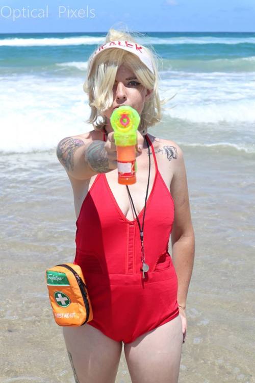 Hey ya’ll so yesterday I cosplayed Lifegaurd Mercy for a beach meet, here are the photos thank