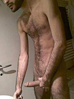 roaminfan-two:Hot Arab guy with big smooth dick !!!