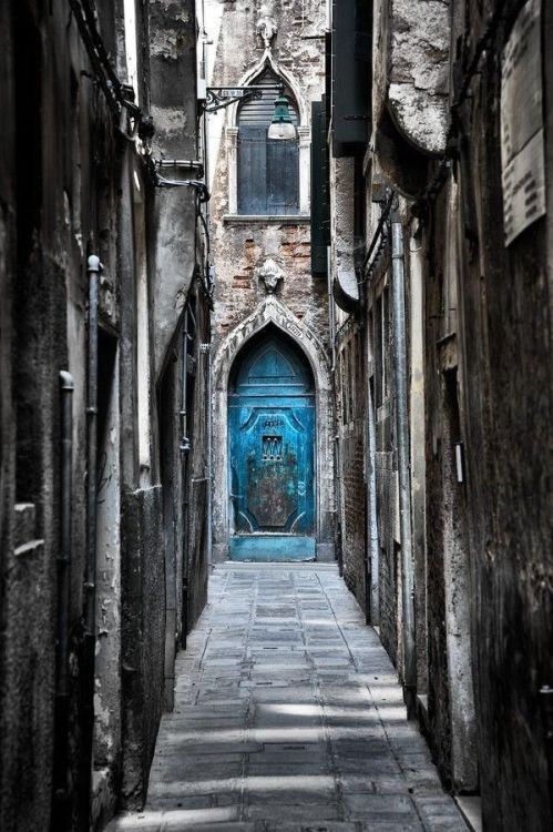 bluepueblo:  Blue Door, Venice, Italy photo via lena 