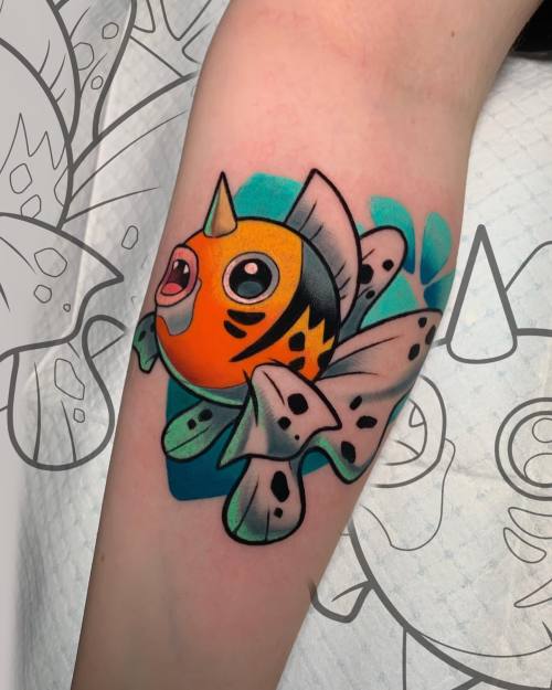 allthepiercingsandbodymods:Seaking pokemon tattoo by Illustday.