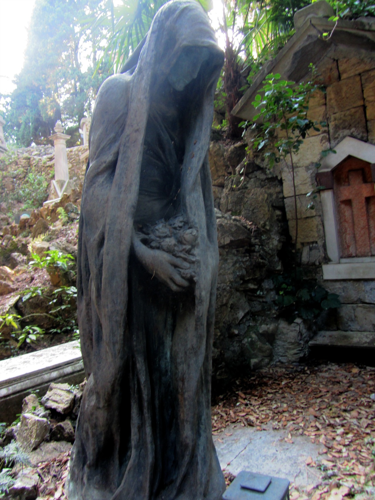 maecartessenza:  My last post (for now) on Staglieno: we took so many pictures that