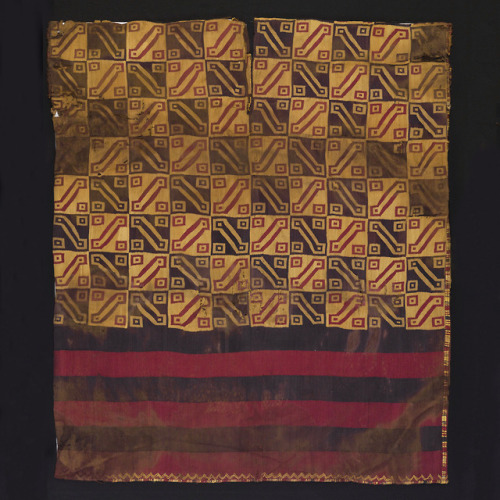 Cecilia Vicuña’s Disappeared Quipu features projected images of textiles that Vicu&ntil