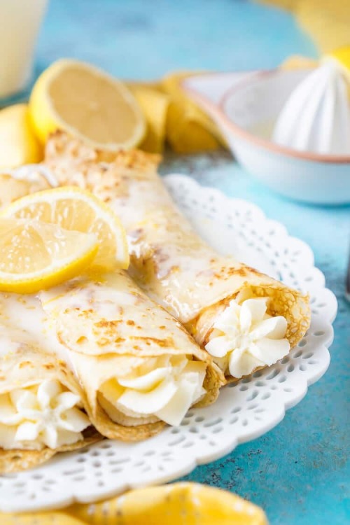 daily-deliciousness:  Lemon cheesecake crepes