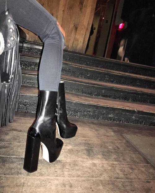 ruthiedavis:Waiting for my date…in my @ruthie_davis platform boots of course❌❌ (at Soho House New Yo