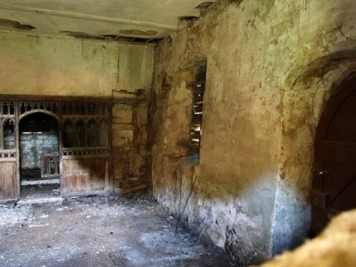 Church of St. John the Baptist (est. 12th c.), Sutterby, before restoration.> Photos: Dave Hitchb