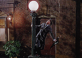 Singin In The Rain (1952) // Boy In Luv (2019)