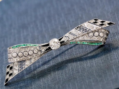 Art Deco Bow Brooch, circa 1925. Coming up for auction this Fall at Dupuis, $3,000-4,000.#dupuis #