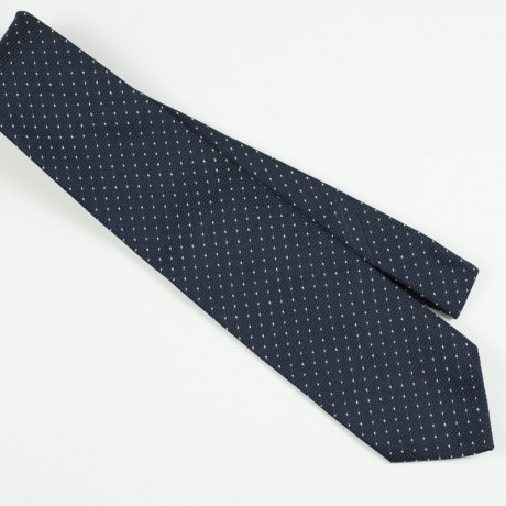 THE FIVE-TIE WARDROBE by David Isle “Wear a tie” is kind of like “start with a jok