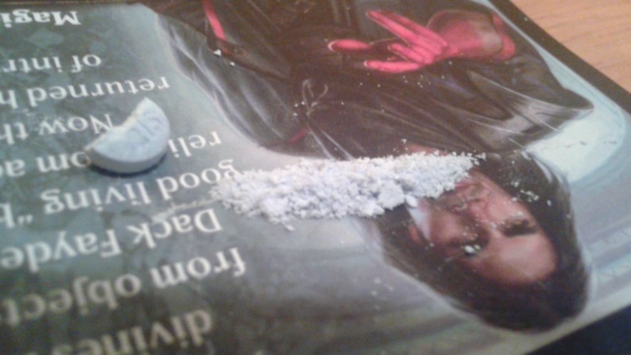 those-pills-that-rush:  Haven’t had blues in a longggg time, time to nod