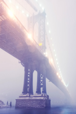 imalikshake:  Manhattan Bridge in Blizzard, New York City by Andrew Mace   