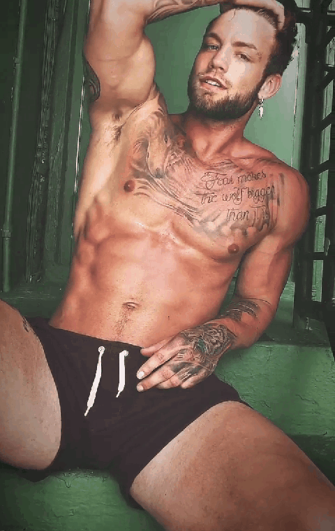 theboysareperfect:   Dustin McNeer  