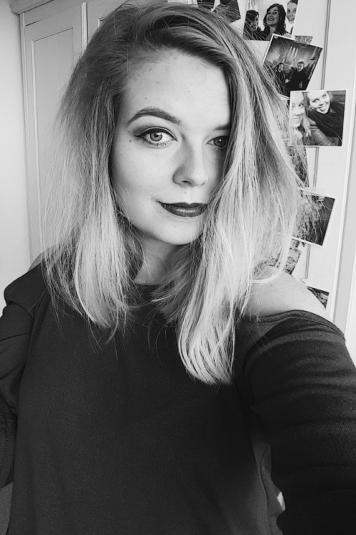 thanksliving:  red is a good colour 💄