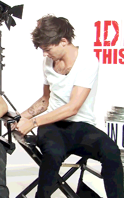 stylin-library:  Louis and the broken chair  