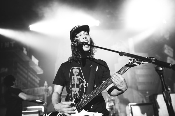 jess-davies-things:  Vic Fuentes being a cute little fuck.