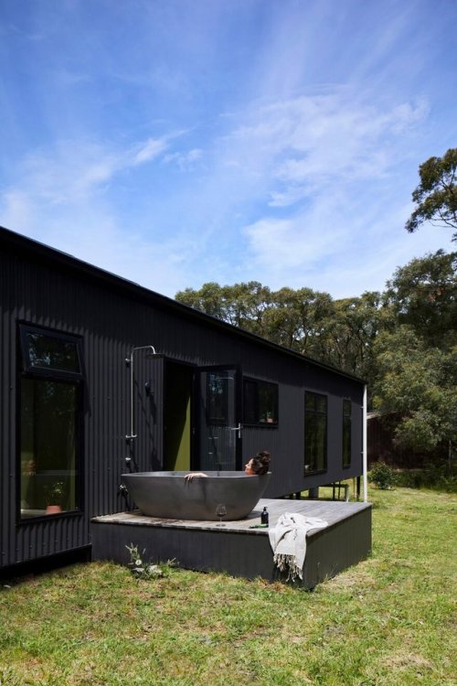 Fish Creek House – a Small, Off-the-Grid Holiday Home by ArchiBlox