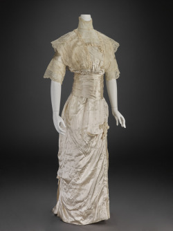 fashionsfromhistory:  Wedding Dress1913Indianapolis