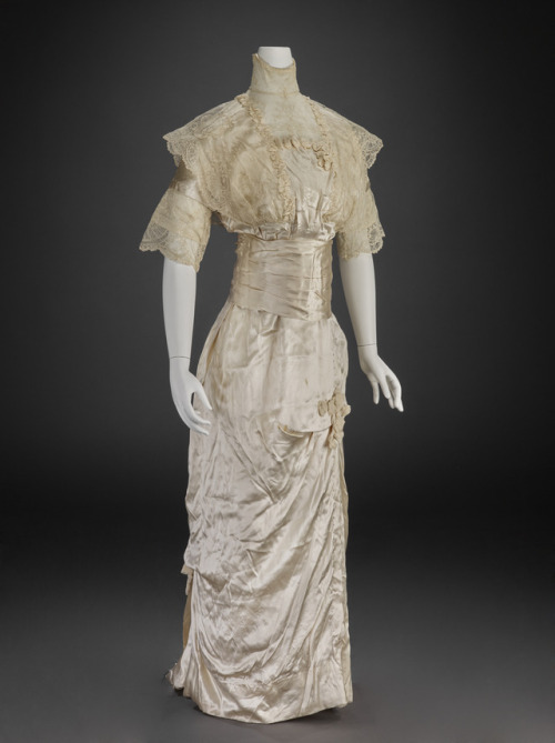 Porn Pics fashionsfromhistory:  Wedding Dress1913Indianapolis