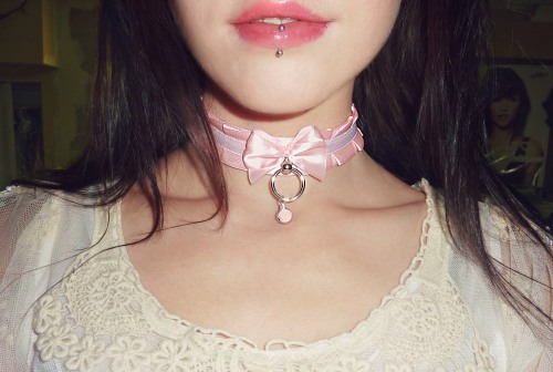 seeyou-upsidedown:  sorry but I’m just so in love with my new collar :x 