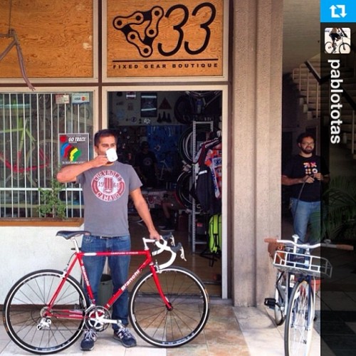 33fixedgear: Clientes y bicis sas fechos!! Aquí los esperamos!! #Repost from @pablototas with @repos
