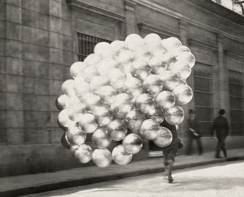 Balloons, Buenos Aires, Argentina&ndash;Newton W. Gulick, ca. 1910