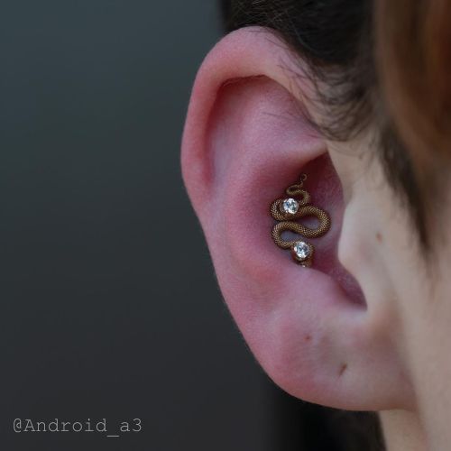 androida3: Good afternoon! Here is a triple conch on @kateothegreato with all 18k jewelry from @anat