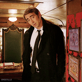 byestille:  Pushing Daisies 2x02: Circus, Circus  Ned being too tall for the trailer (◡‿◡✿) For kylesimmoms  