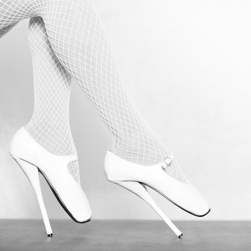 Ballet heelshttps://5-inch-and-more.tumblr.com/