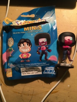 perid4nk:  @artemispanthar Just letting you know I found the SU minis at Target  Oh, awesome, thanks! I reckon Target is way more accessible for most people than Hot Topic