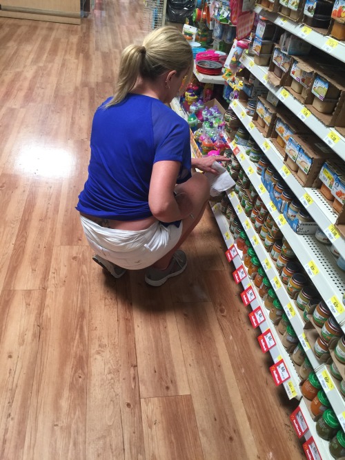 daddymikesdiaperboy:  thebambinogirl:  Picking out different flavors. The baby food diet really does