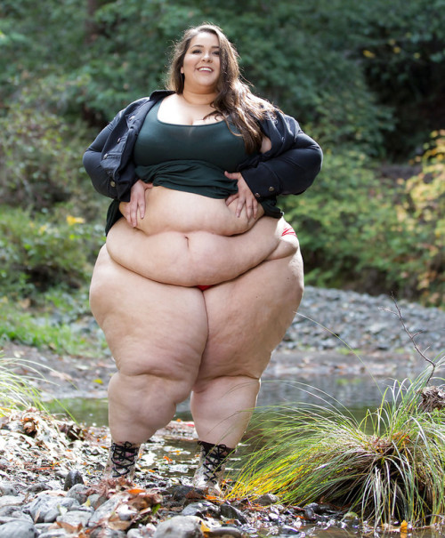 hcard13: pwurster:  Cellulite - Fat - Cellulite - Fat - Cellulite  So sexy! 